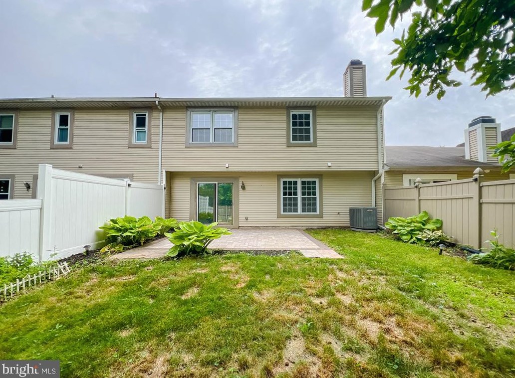 1391 Violetwood Ct, Yardley PA 19067-6413 exterior