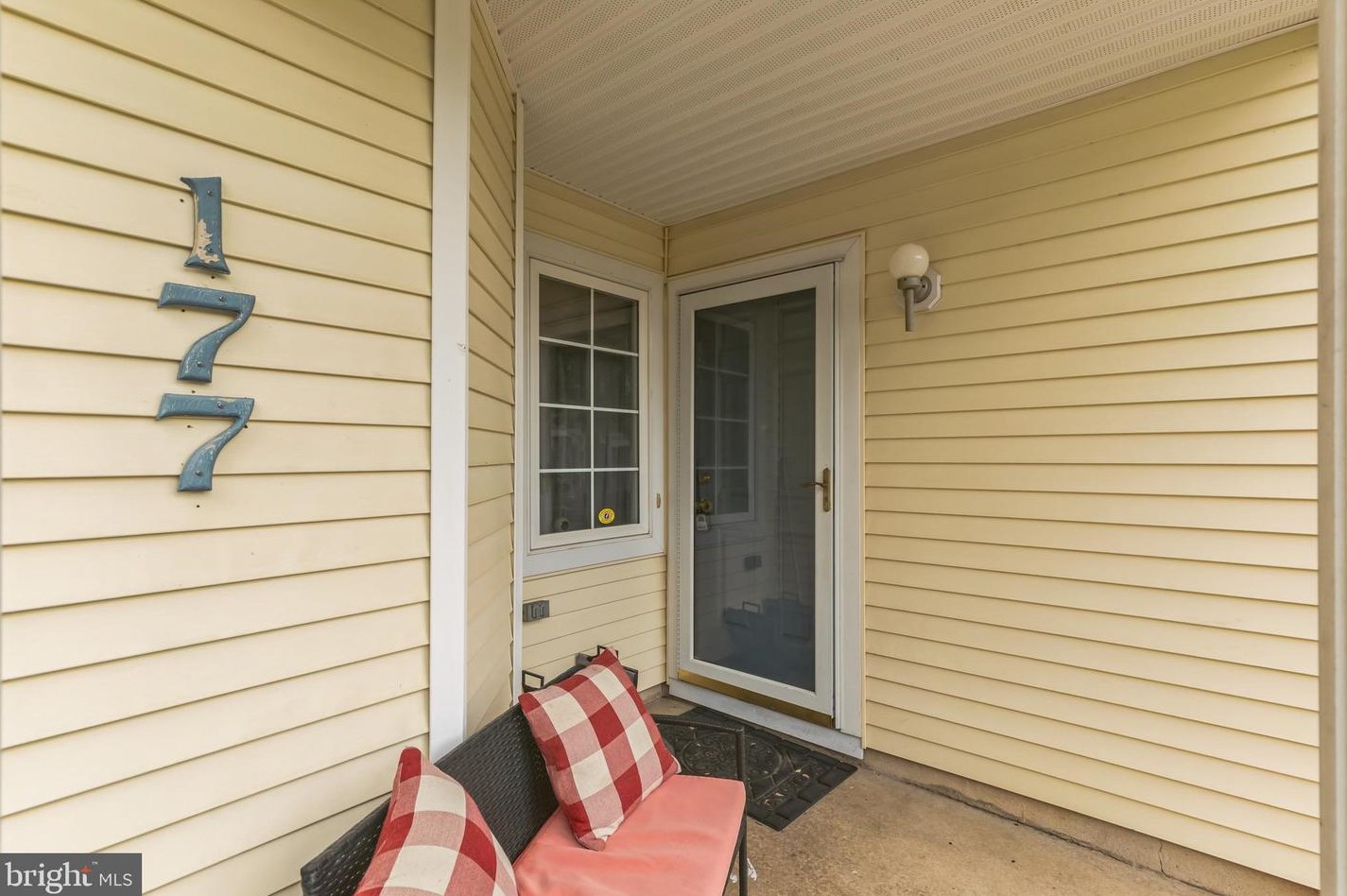 177 Naomi Ct, Levittown, PA 19057