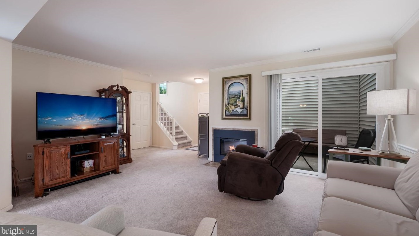 1605 Mcnelis Dr, Southampton PA  18966-4046 exterior