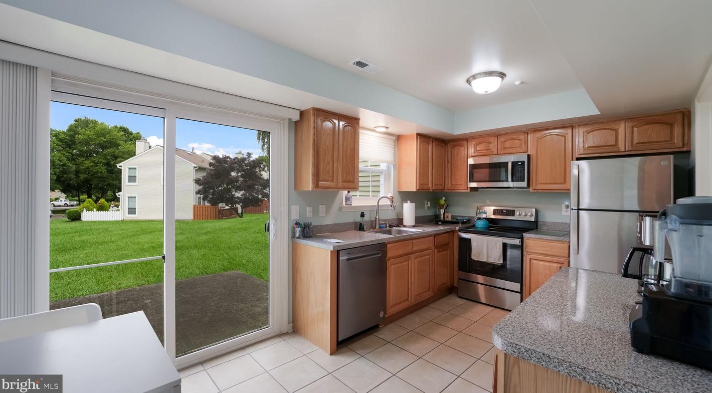 1605 Mcnelis Dr, Southampton PA  18966-4046 exterior