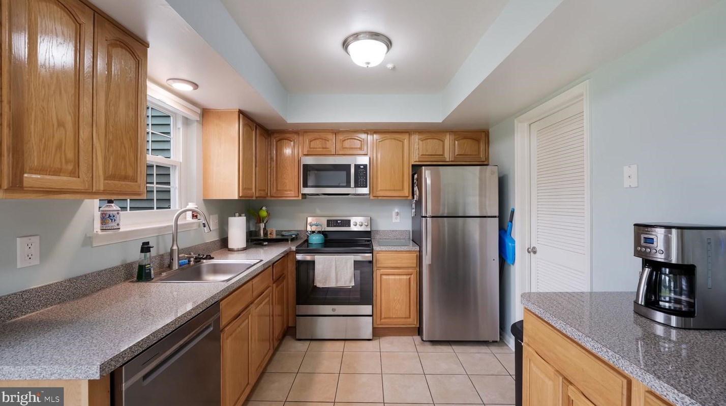 1605 Mcnelis Dr, Southampton PA  18966-4046 exterior
