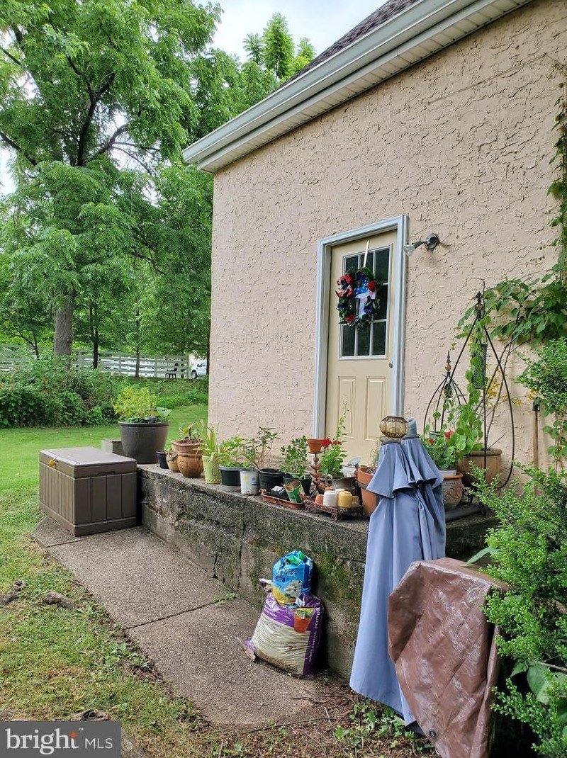 1852 Meadowbrook Rd, Langhorne, PA 19053
