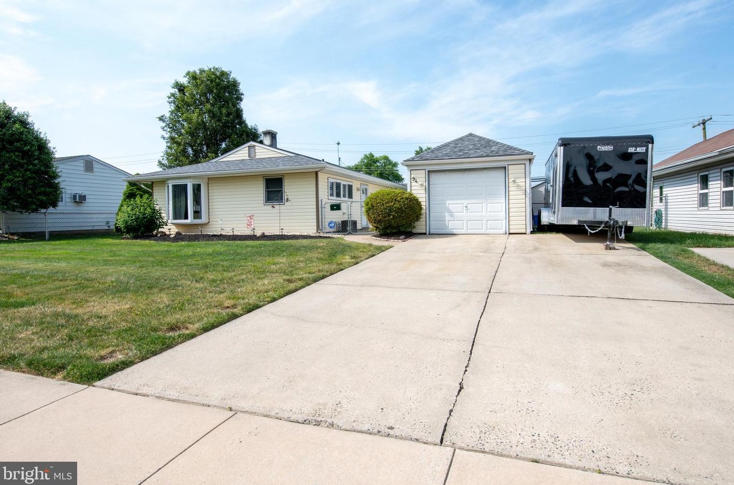 94 Indian Creek Dr, Levittown, PA 19057-2224