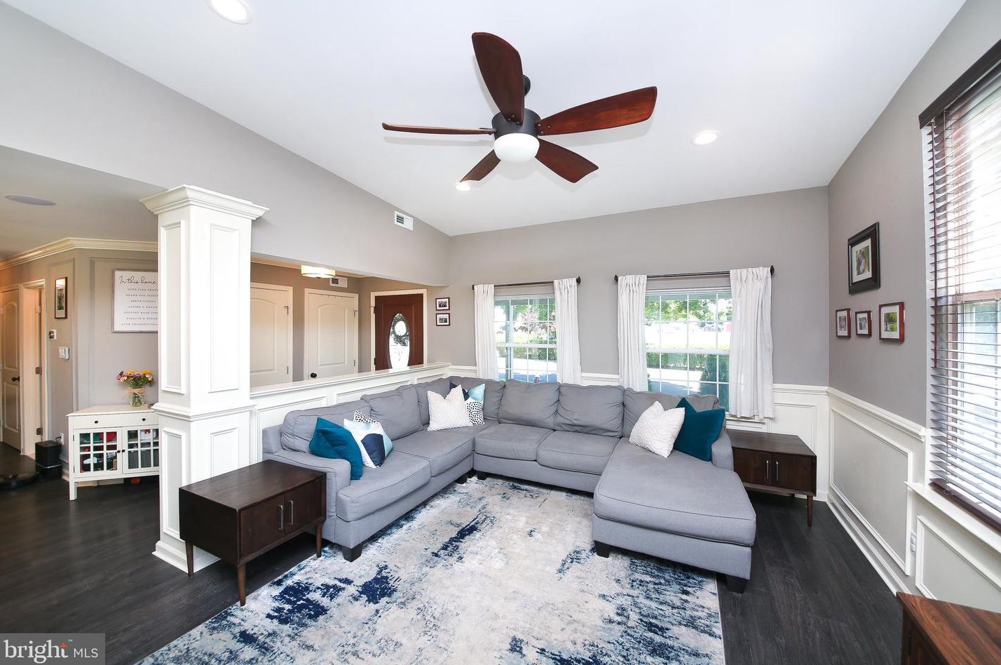 37 Ambling Ln, Levittown, PA 19055