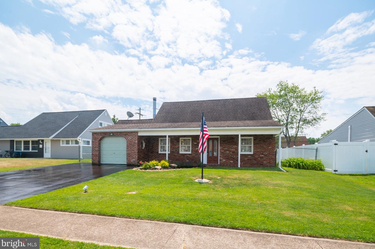 49 Mintleaf Rd, Levittown, PA 19056