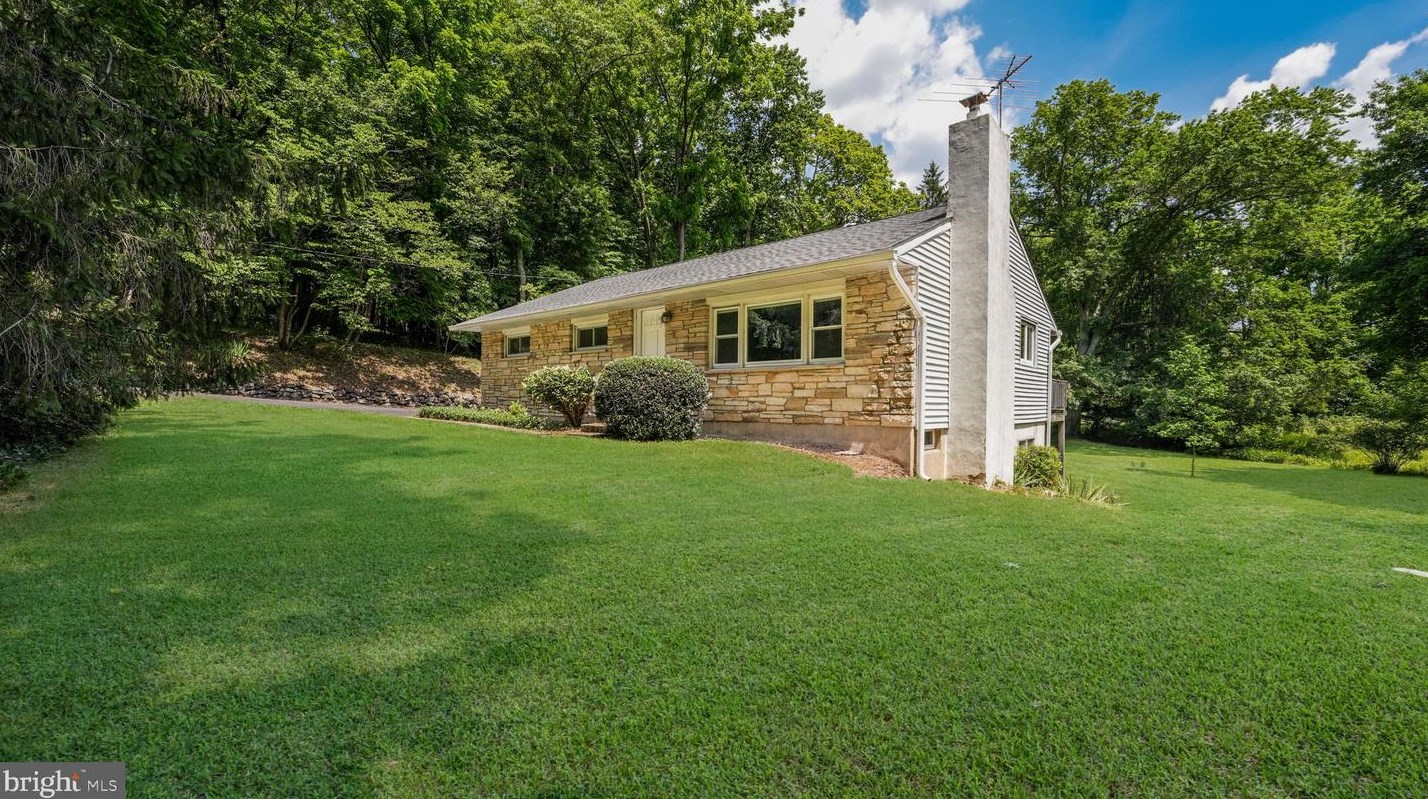 2731 Swamp Rd, Gardenville, PA 18902