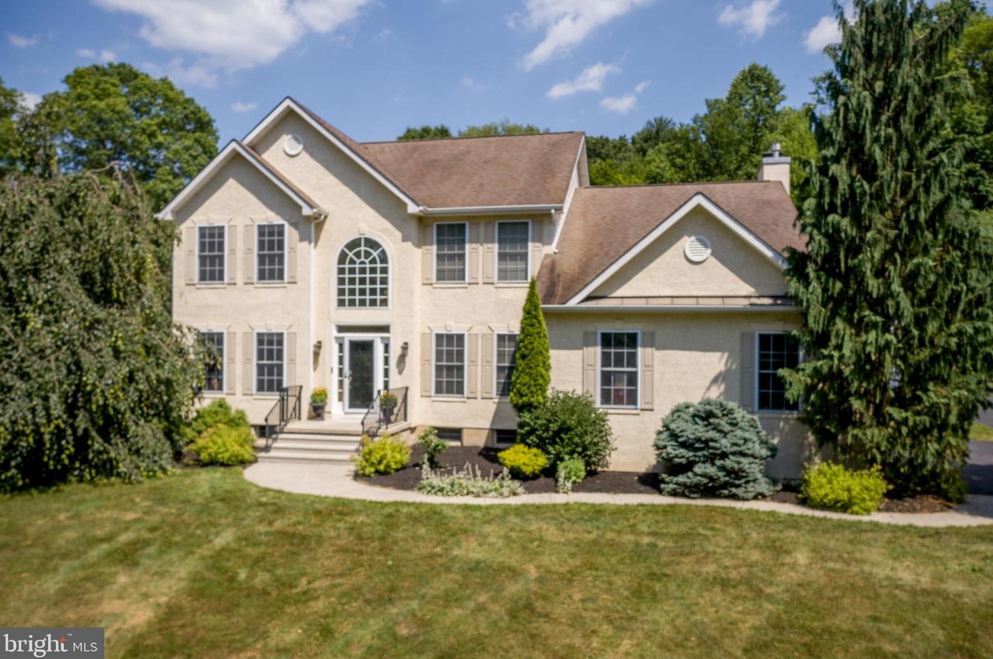195 S Shady Retreat Rd, Gardenville, PA 18901