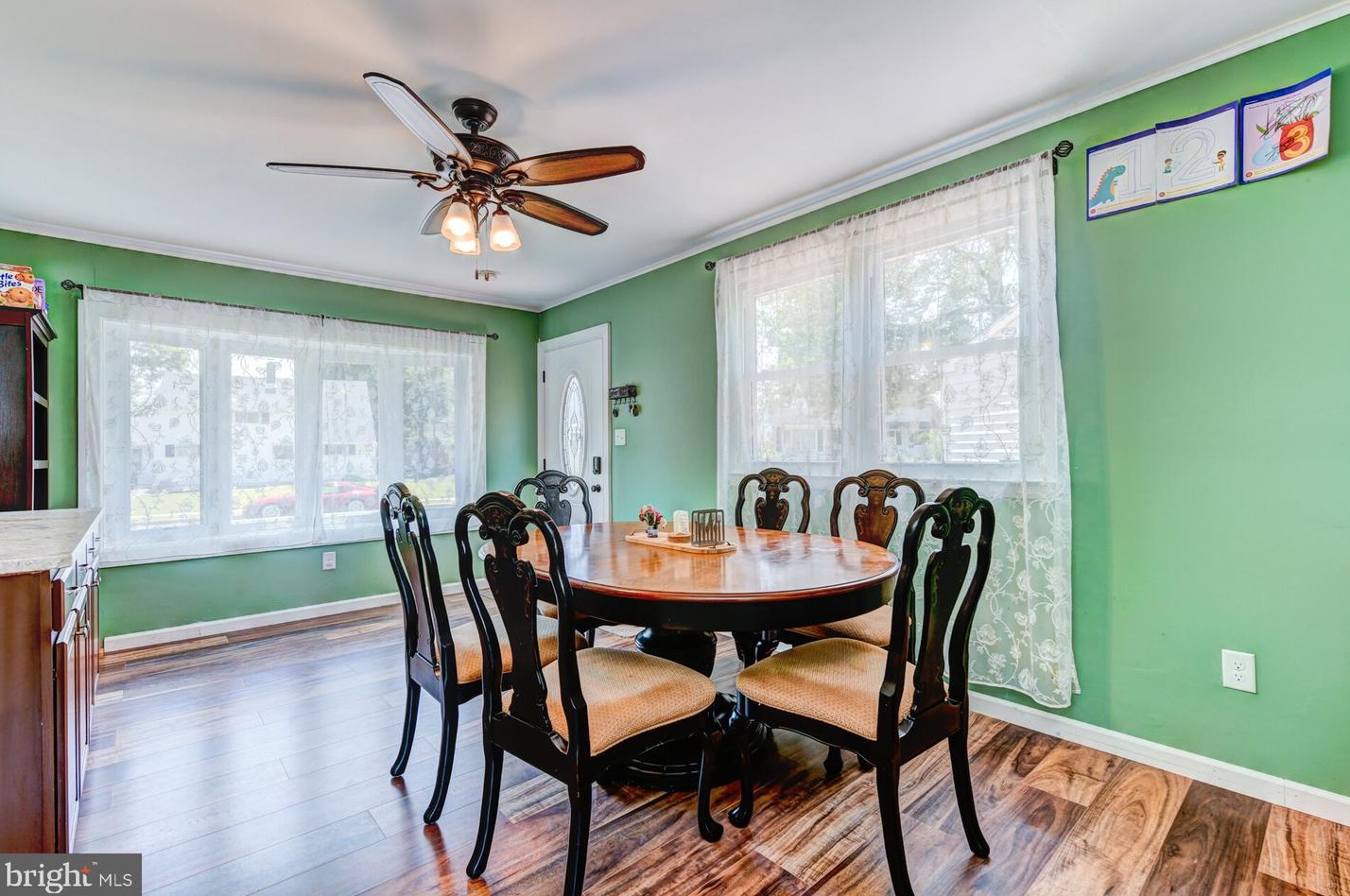 45 Wildflower Rd, Levittown, PA 19057