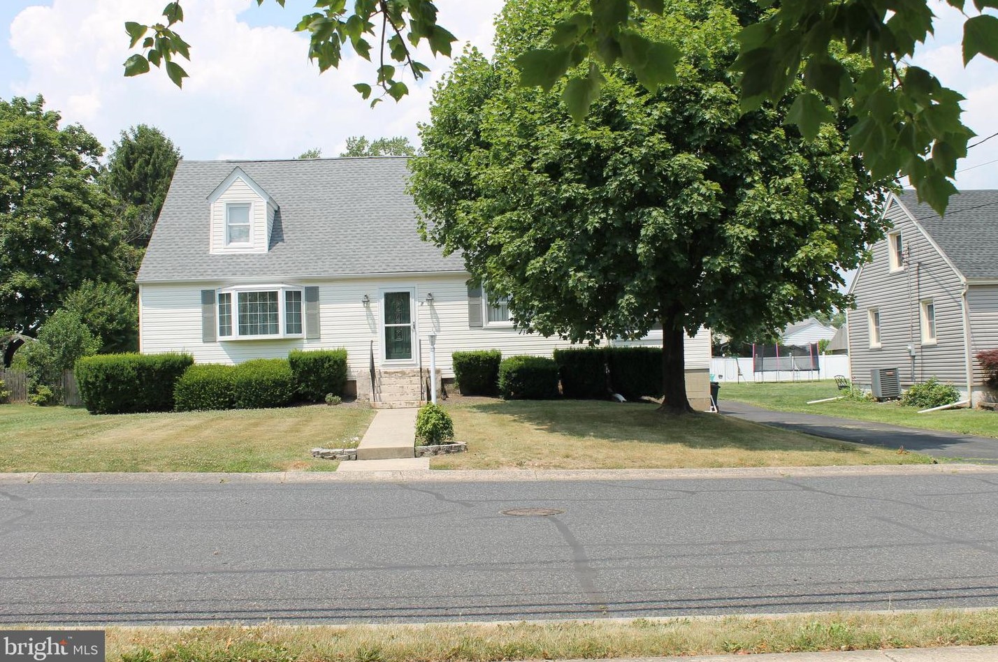 7 Walnut St, Richlandtown, PA 18955