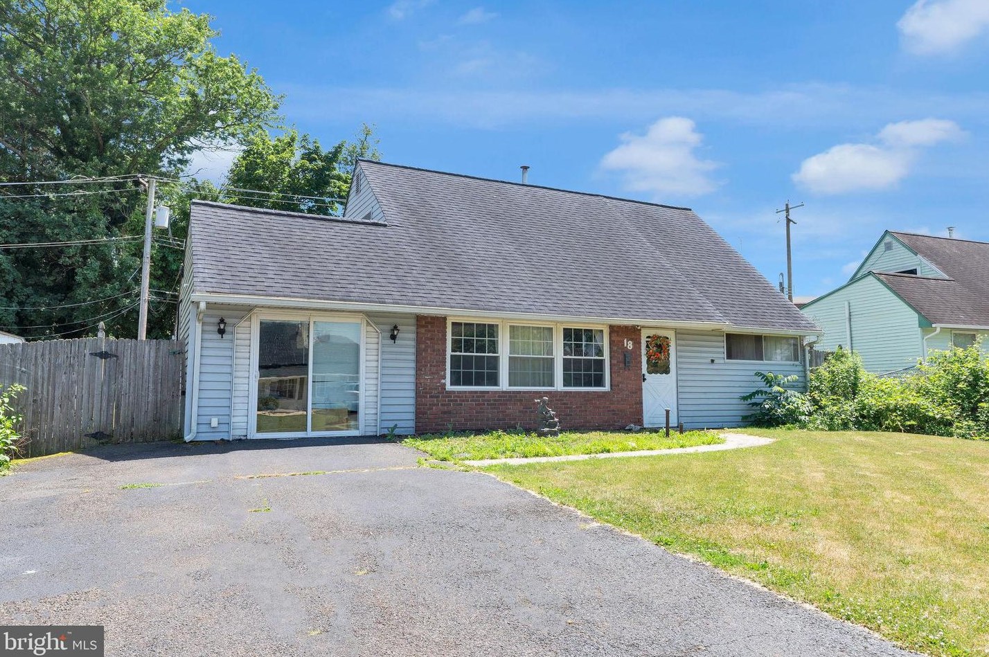 18 Plumbridge Dr, Levittown, PA 19056