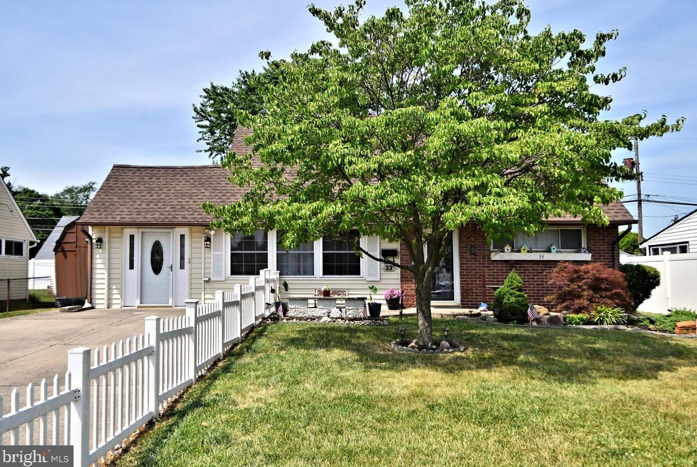 33 Jewel Ln, Levittown, PA 19055