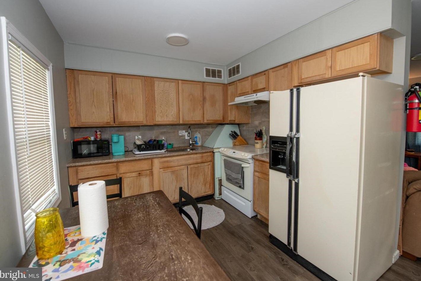 15 Plumtree Rd, Levittown, PA 19057