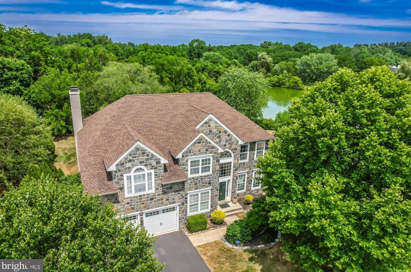 526 Clydesdale Dr, New Hope, PA 18938