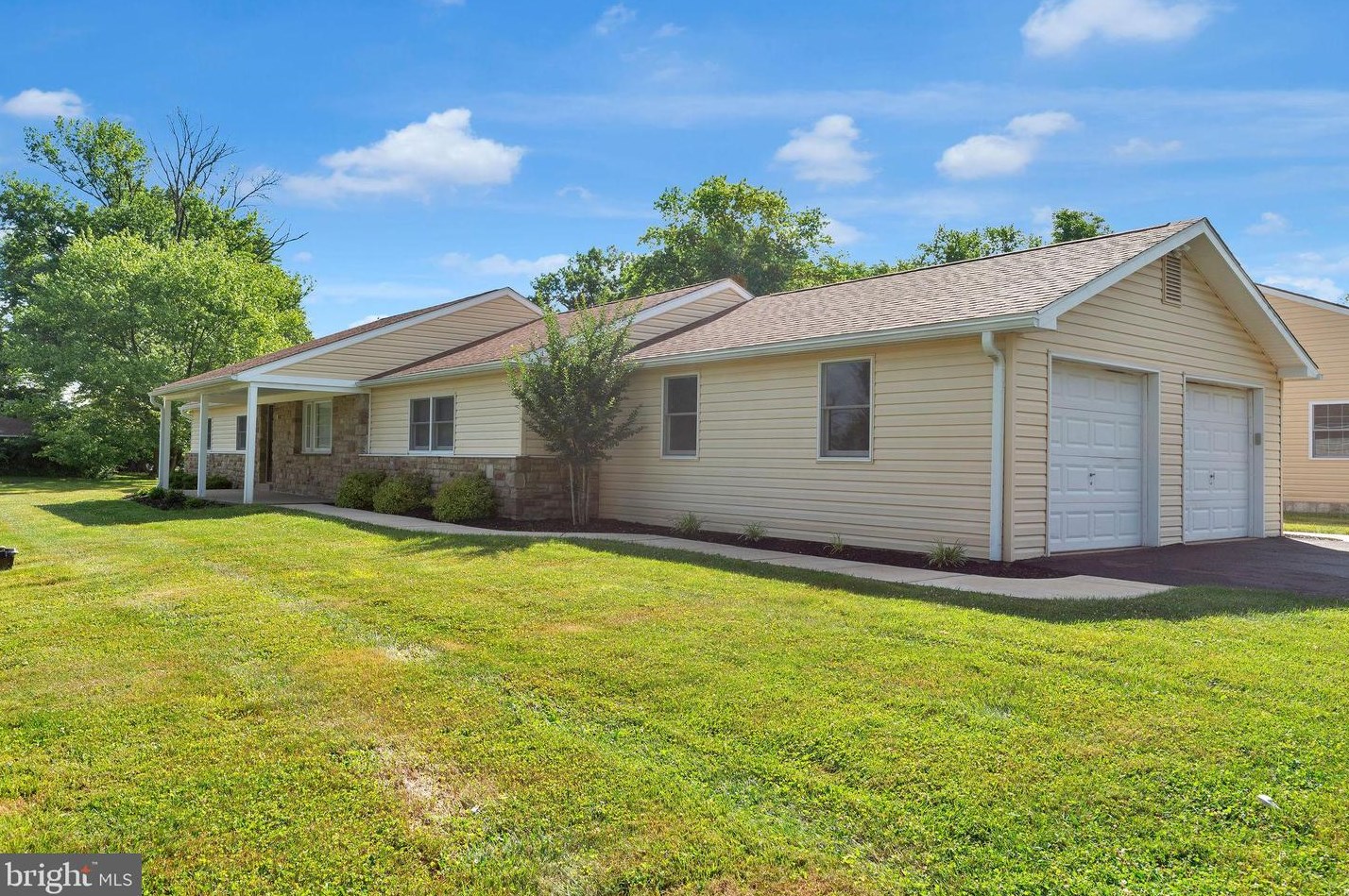 2015 Meetinghouse Rd, Jamison, PA 18929