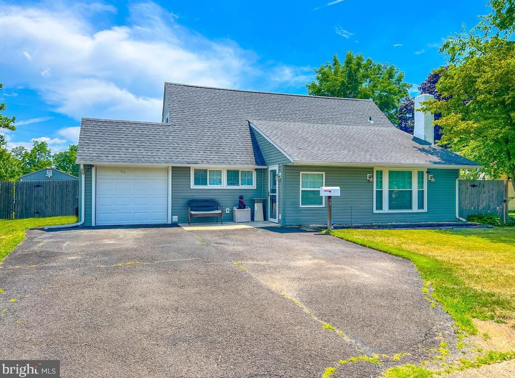 55 Deep Dale Dr E, Levittown, PA 19056