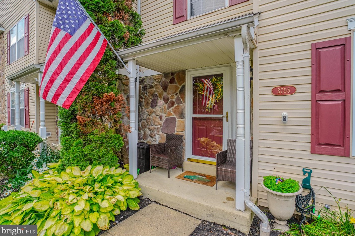 3755 Swetland Dr, Gardenville, PA 18902