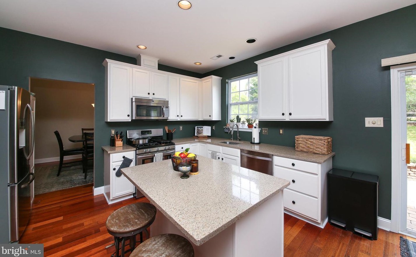 247 Creekside Dr, New Hope, PA 18938