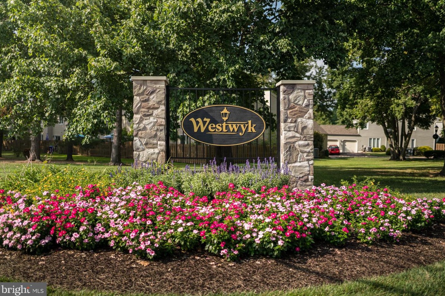 604 Hampton Ct, Gardenville, PA 18901