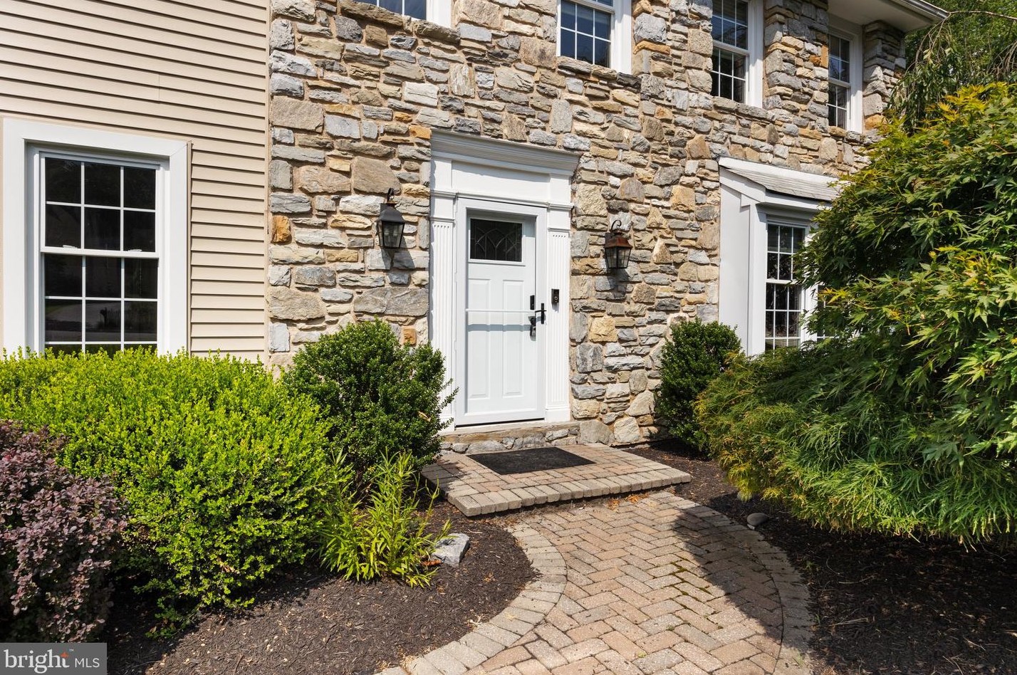 33 Treeline Dr, Southampton, PA 18966
