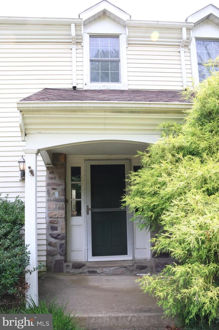12 Averstone Dr W, Washington Crossing, PA 18977