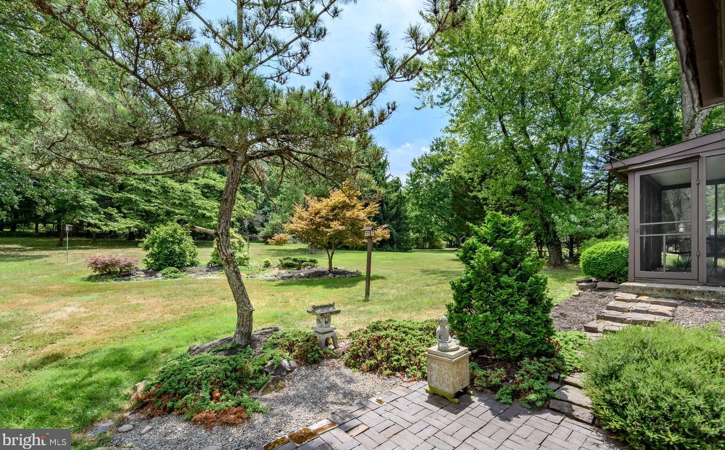 568 Mccarty Dr, Furlong, PA 18925