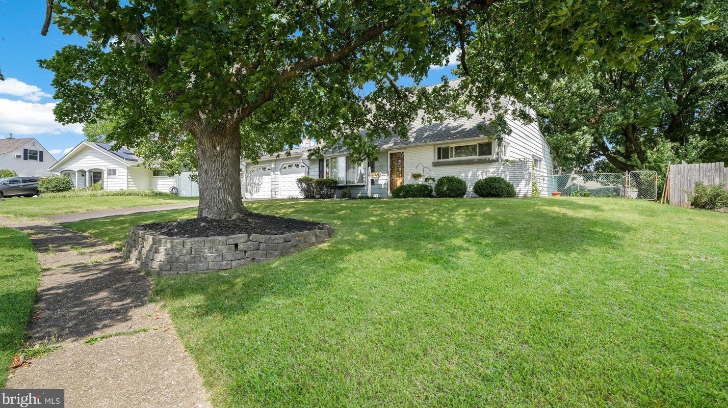 34 Cotton Rd, Levittown, PA 19057