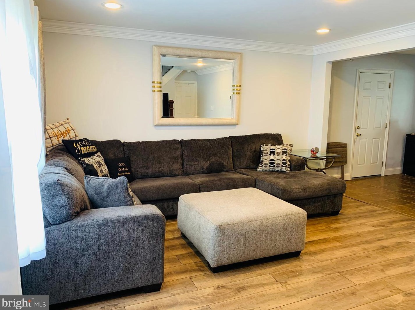 20 Quill Rd, Levittown, PA 19057