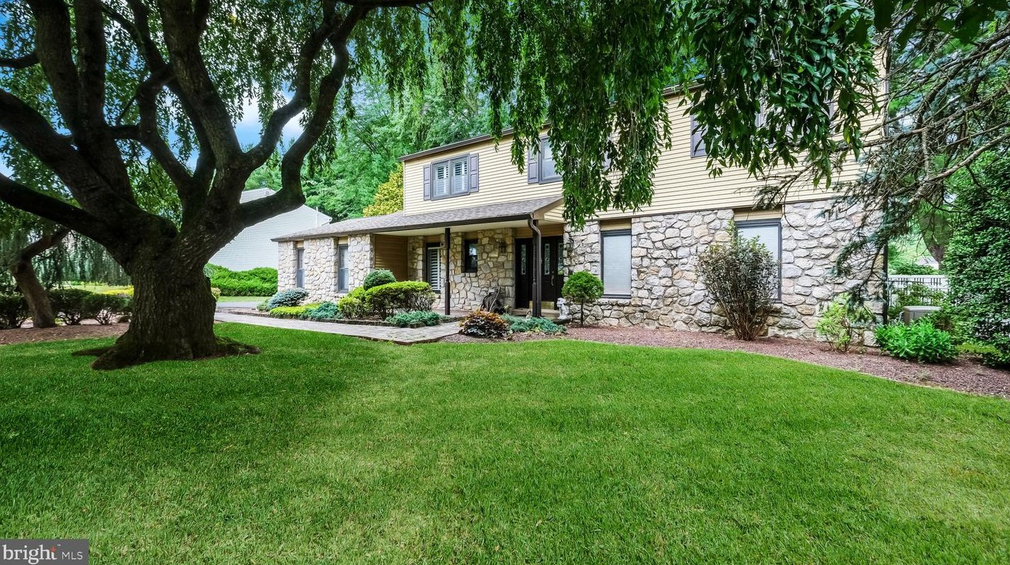 61 Poplar Dr, Southampton, PA 18954