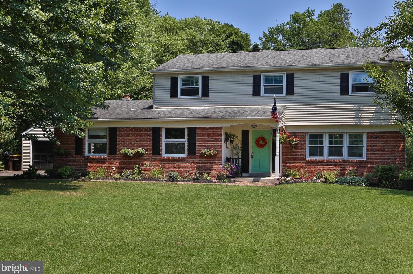 7 Sauerman Rd, Gardenville, PA 18901