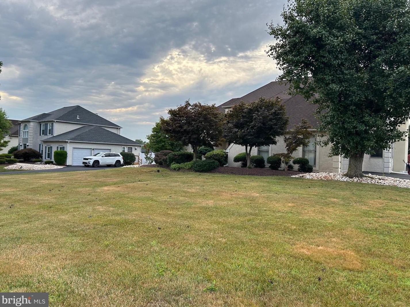 45 W Windrose Dr, Southampton, PA 18954