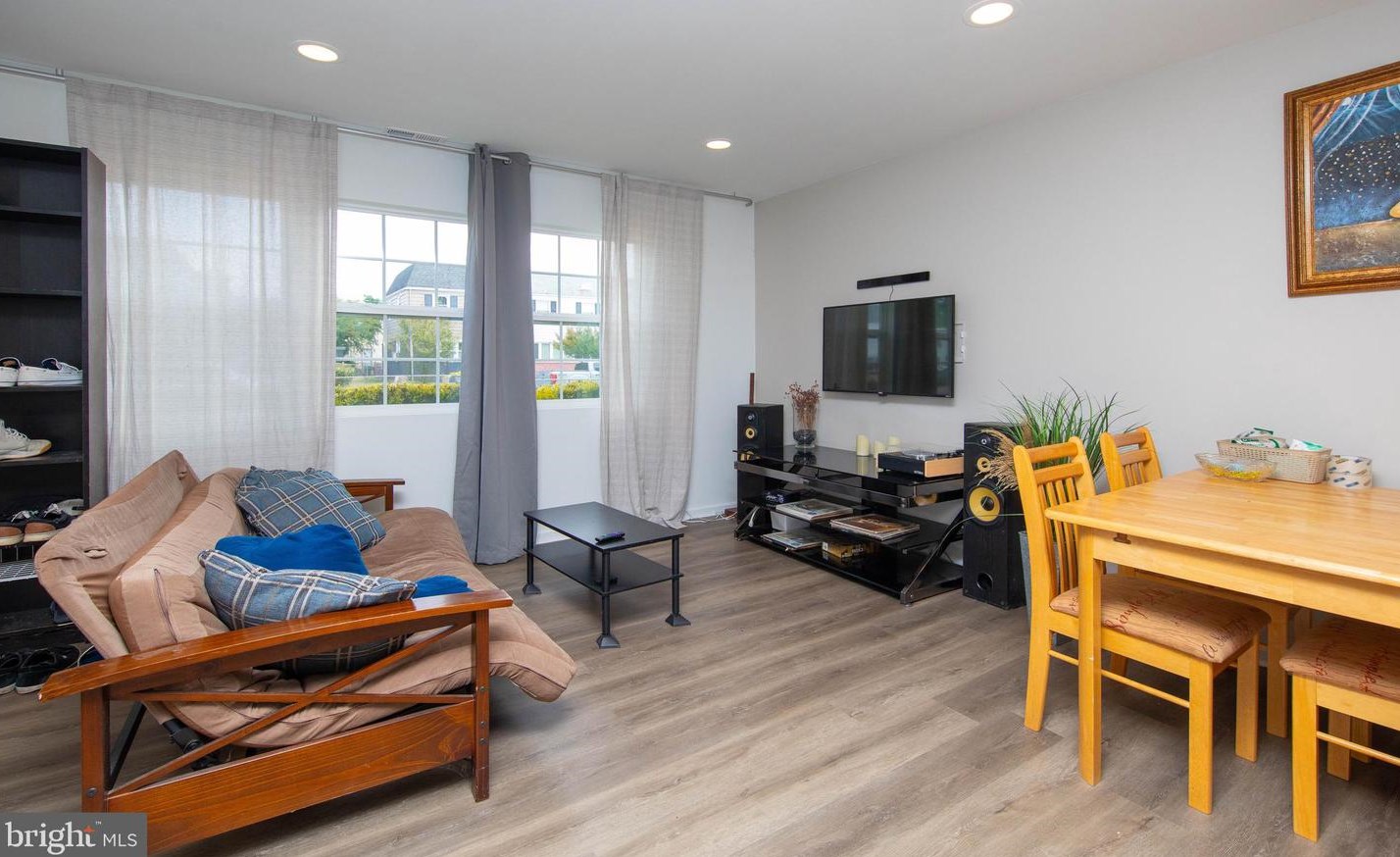 2423 Airacobra St, Levittown, PA 19057