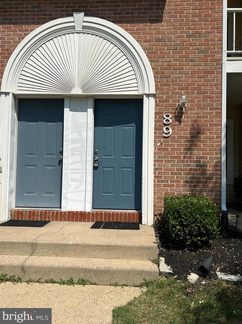 89 Joan Ct, Levittown, PA 19057