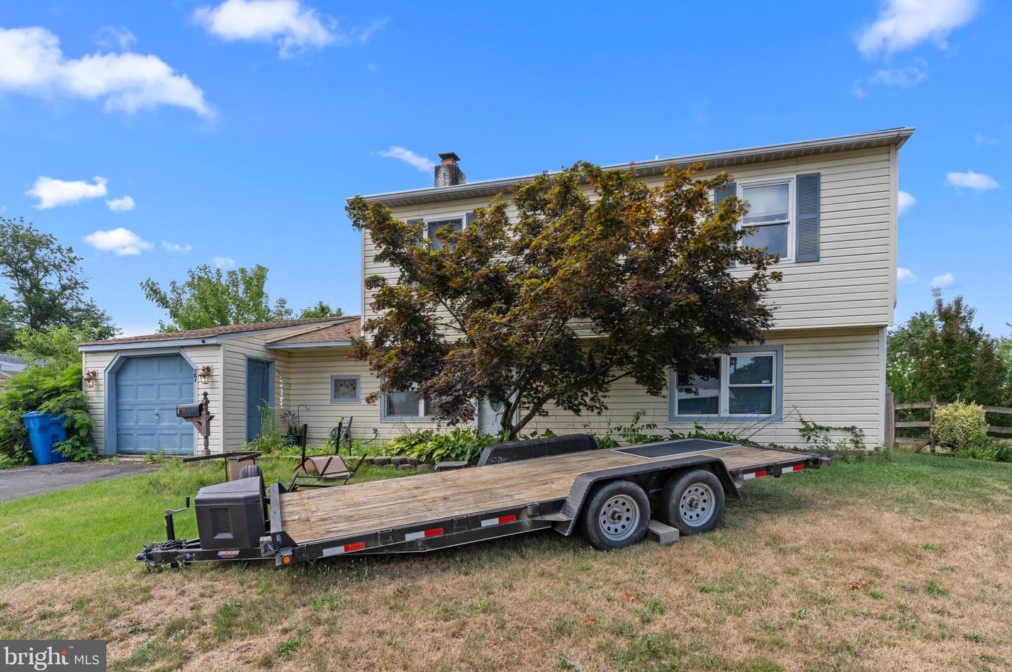 27 Friendly Ln, Levittown, PA 19055