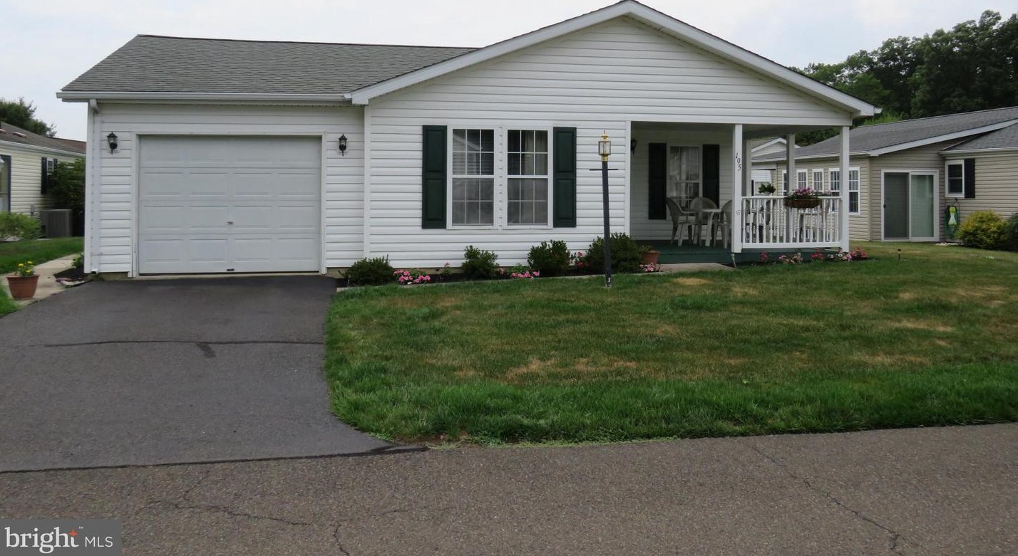 195 Cardinal Ct S, New Hope, PA 18938