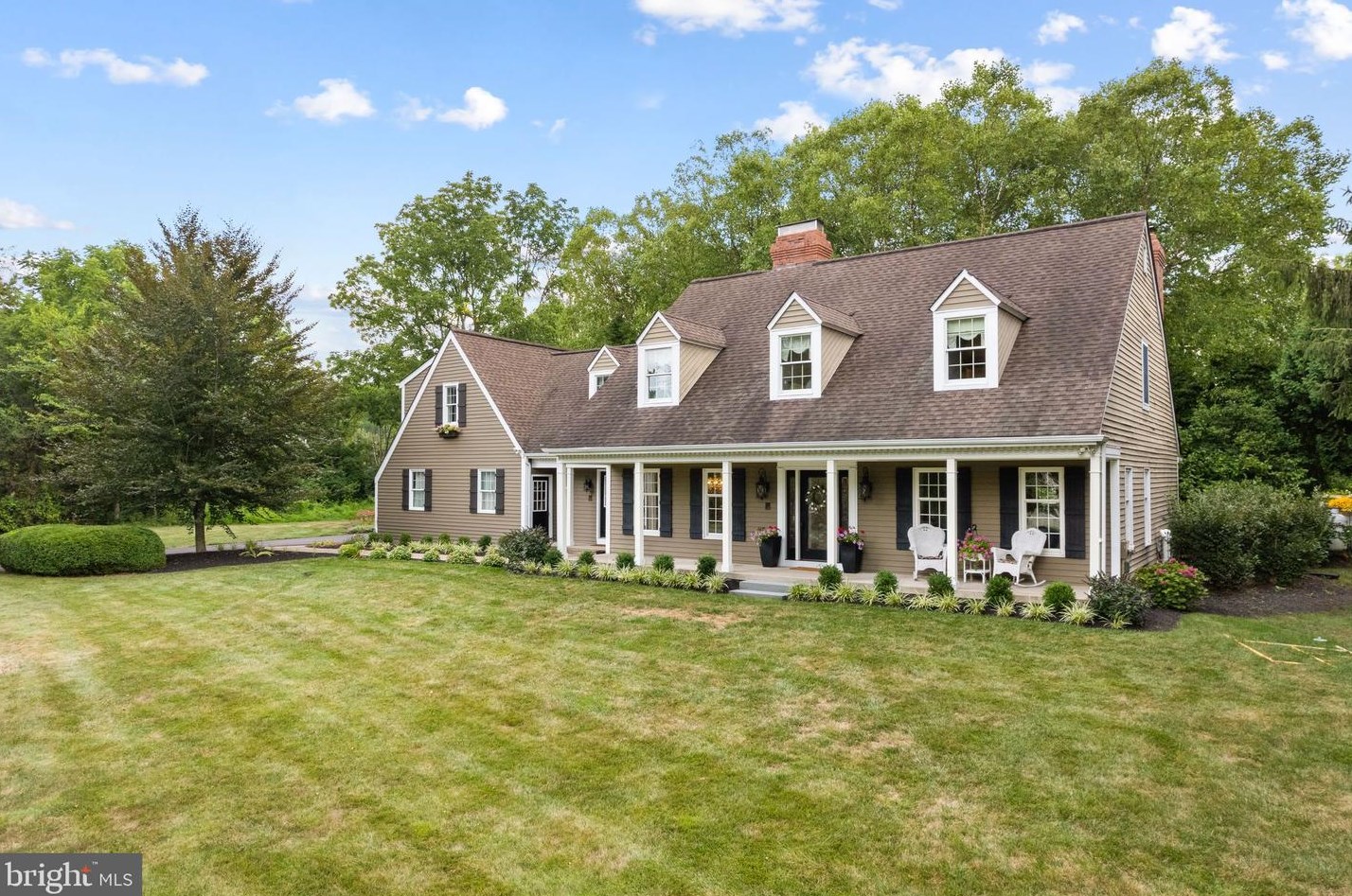 5954 Shetland Dr, Gardenville, PA 18902