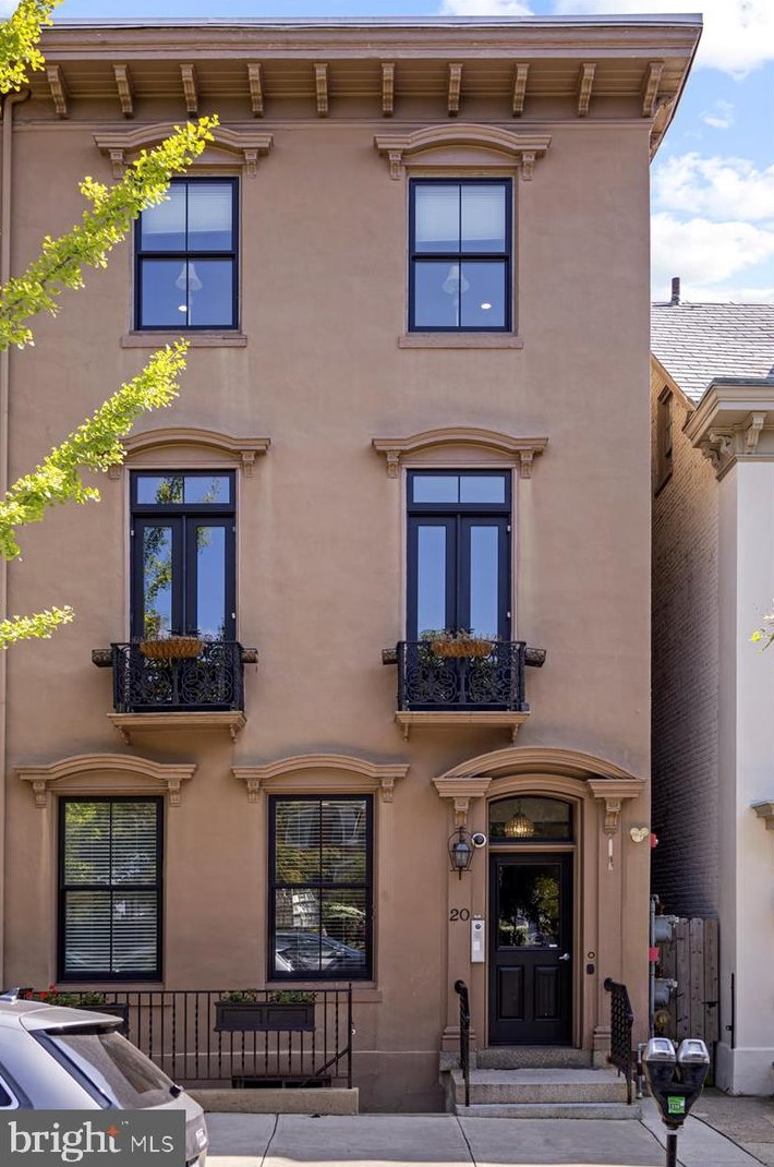 20 E Court St #3, Gardenville, PA 18901