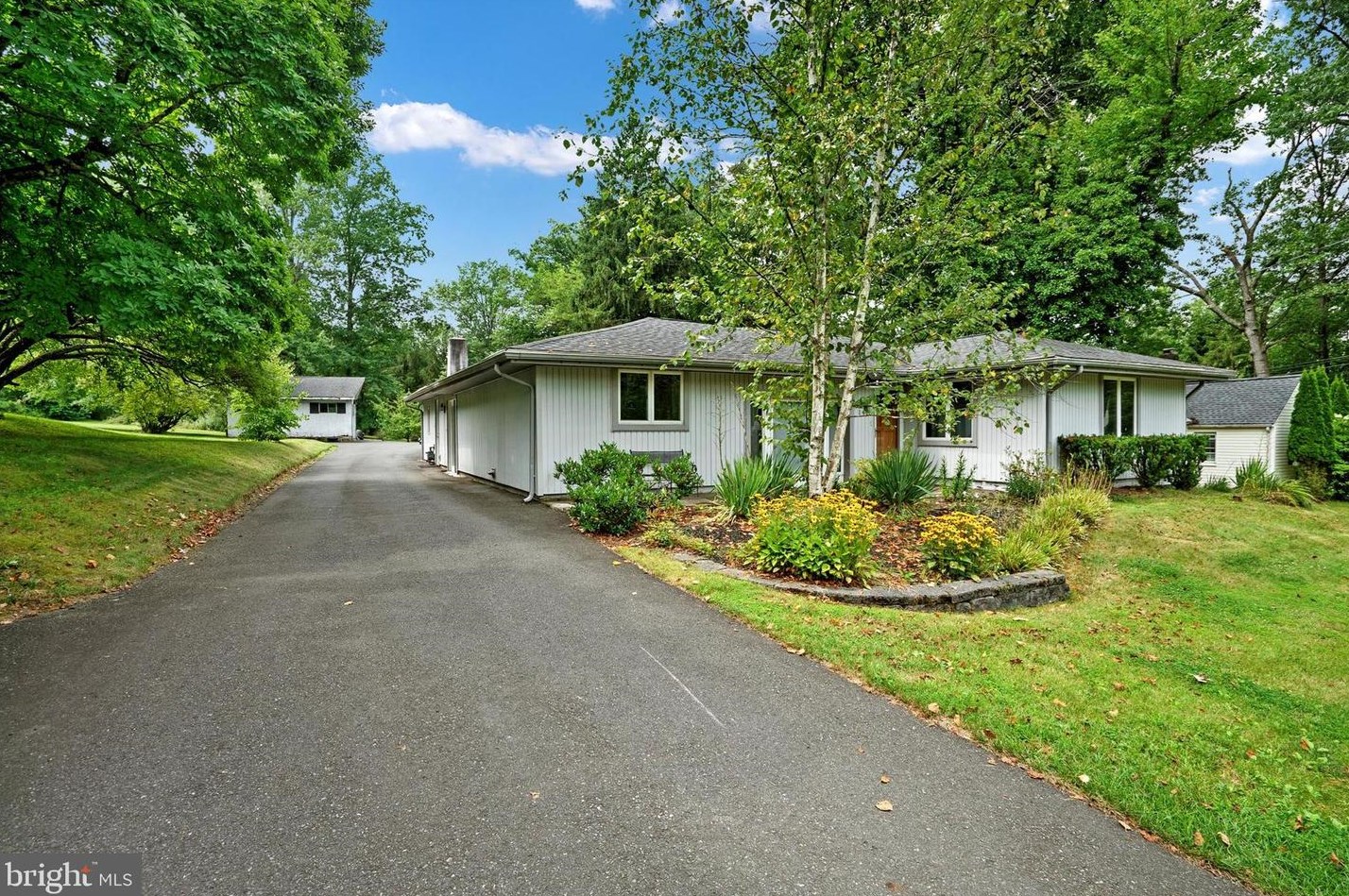 1418 Schoolhouse Rd, Perkasie, PA 18944