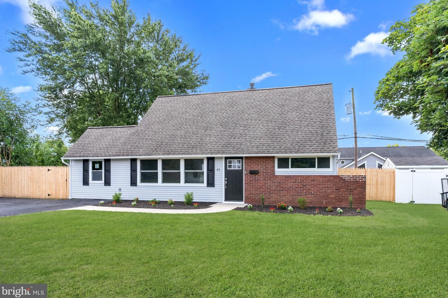 41 Quail Rd, Levittown, PA 19057