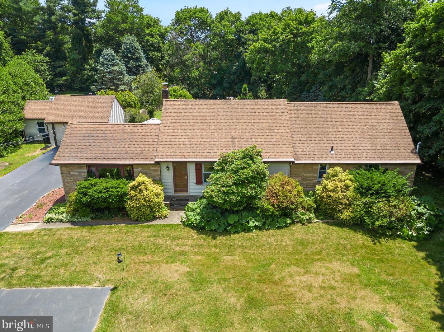 161 W Sandy Ridge Rd, Gardenville, PA 18901