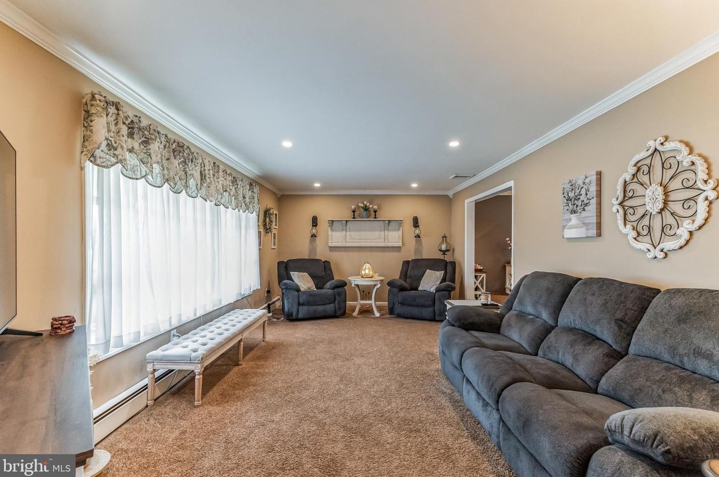 217 Magnolia Dr, Southampton, PA 18966