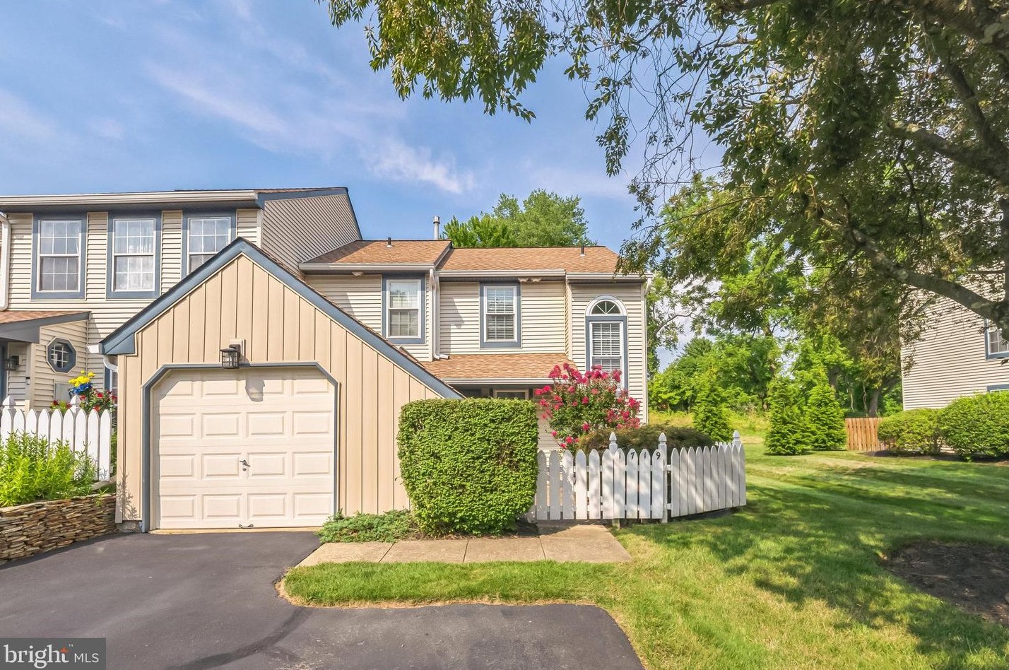 1719 Mcnelis Dr, Southampton, PA 18966