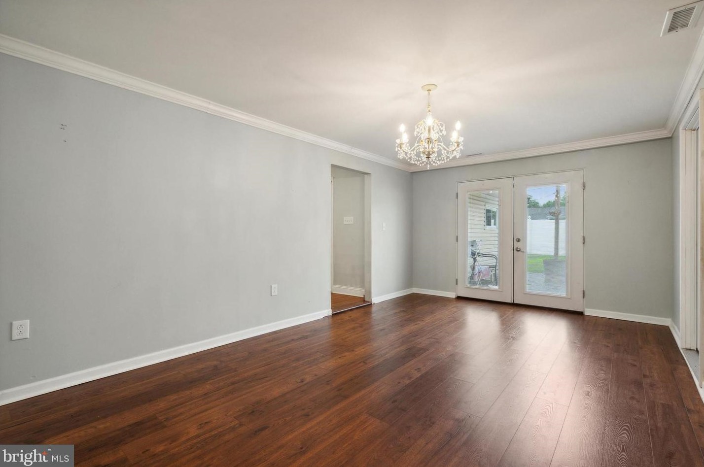 20 Tiger Lily Ln, Levittown, PA 19054