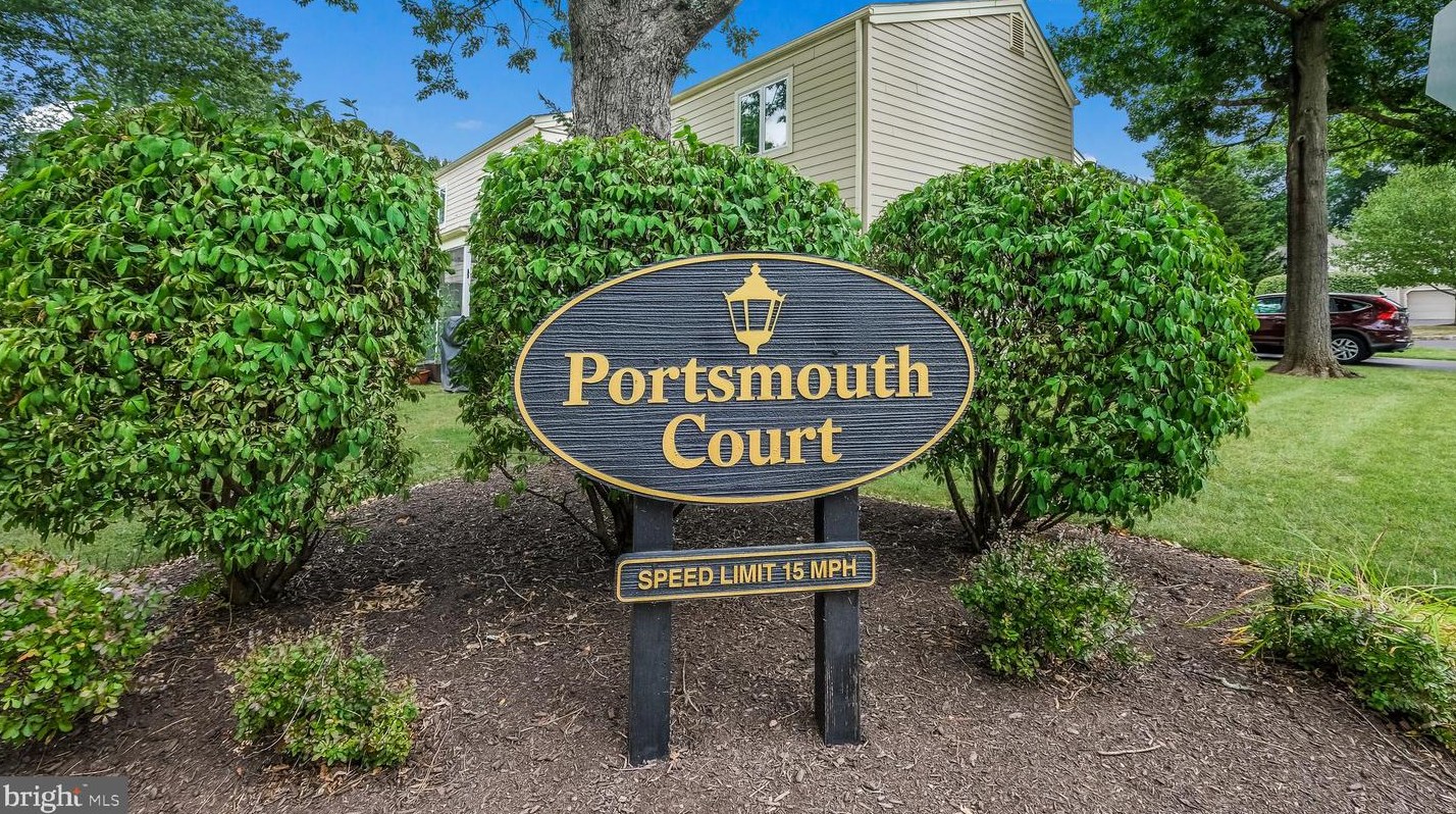 525 Portsmouth Ct, Gardenville, PA 18901