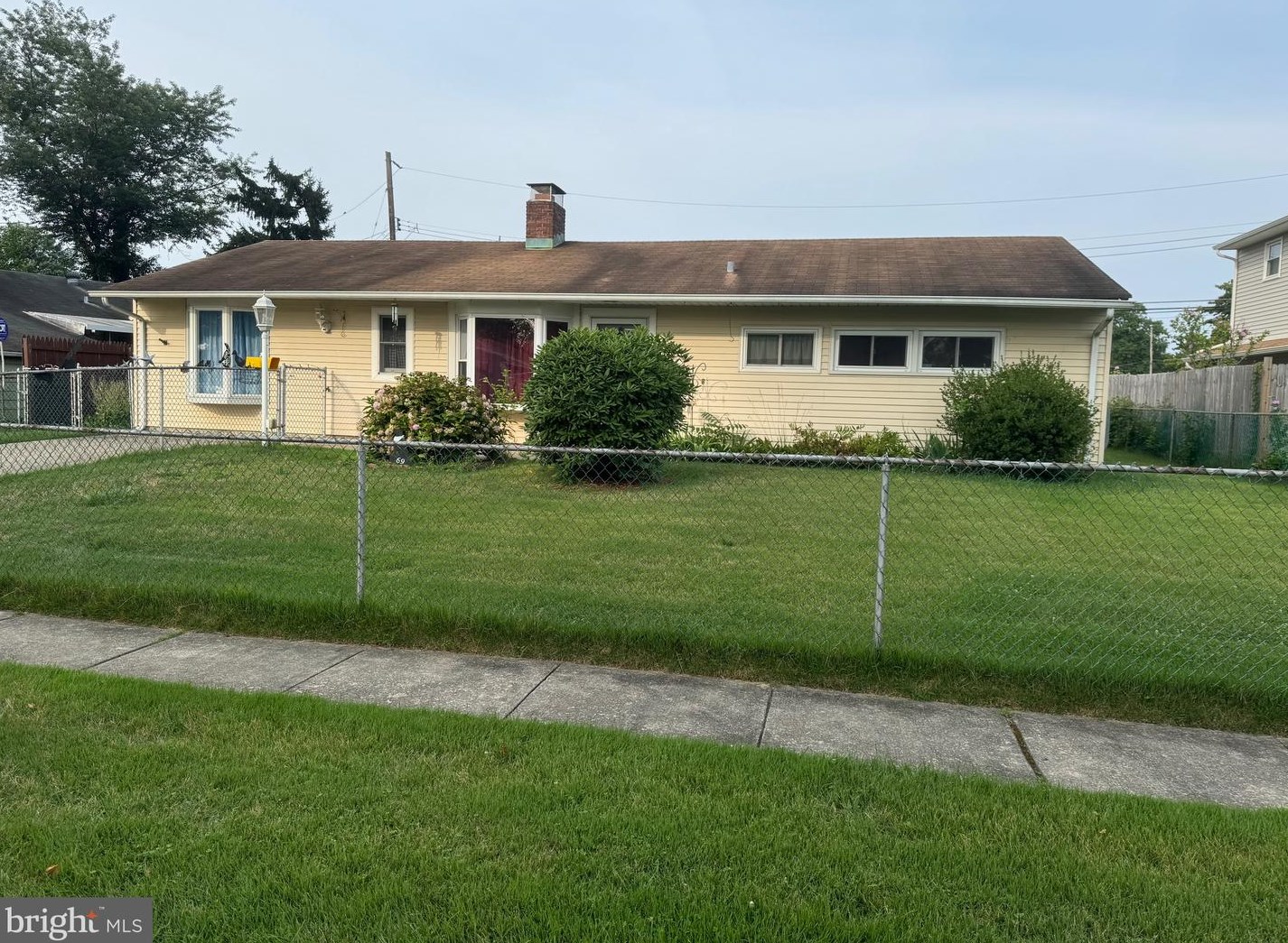 69 Oldbrook Rd, Levittown, PA 19057