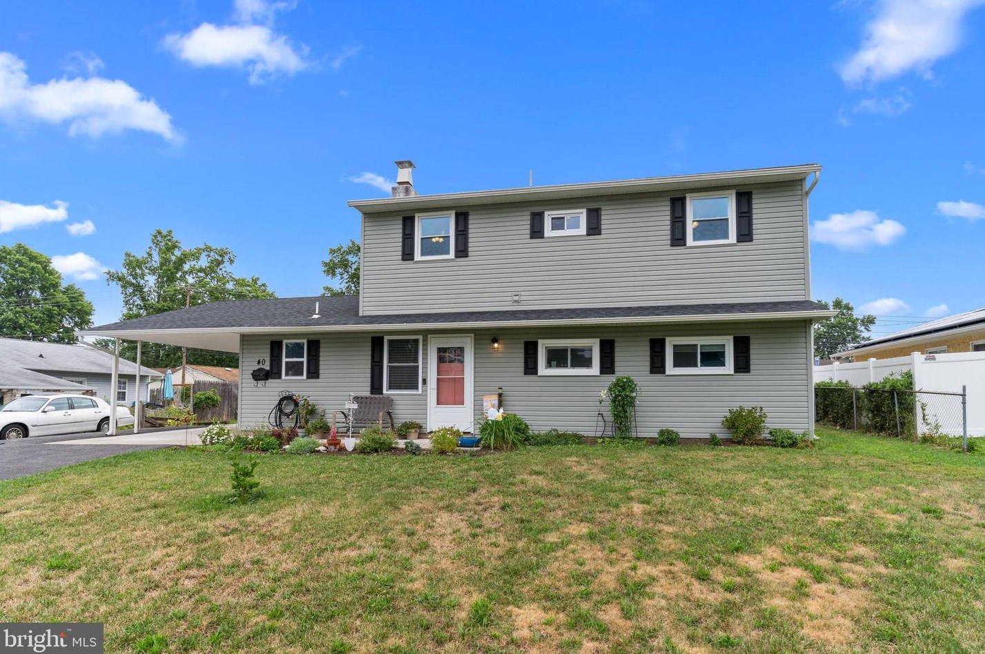 40 Oval Turn Ln, Levittown, PA 19055