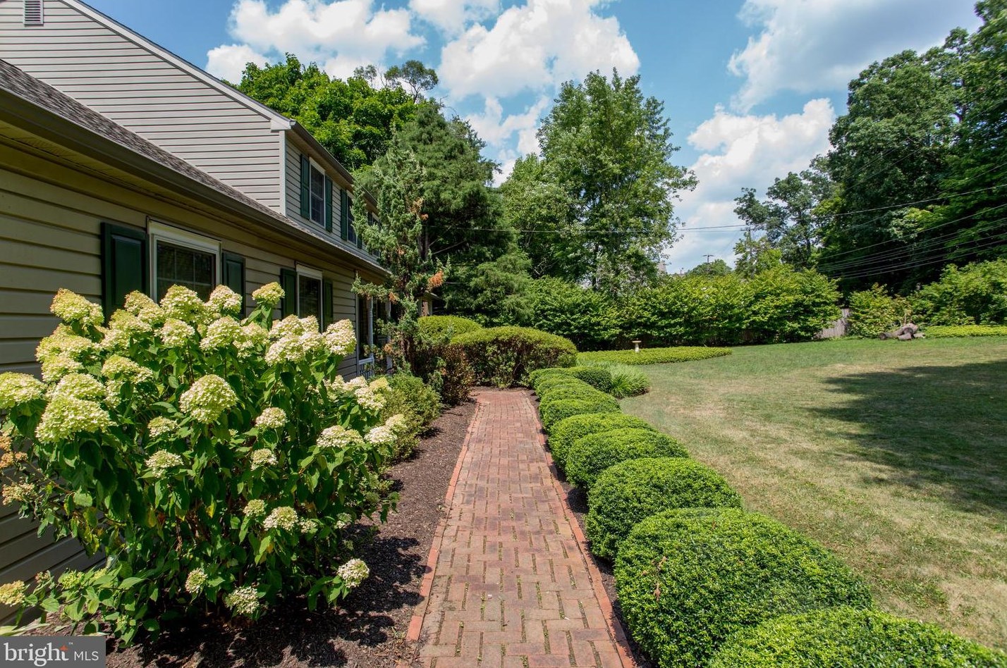 1166 Sandy Ridge Rd, Gardenville, PA 18901