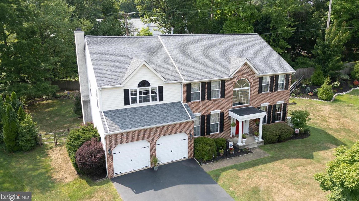 205 Woodspring Cir, Gardenville, PA 18901