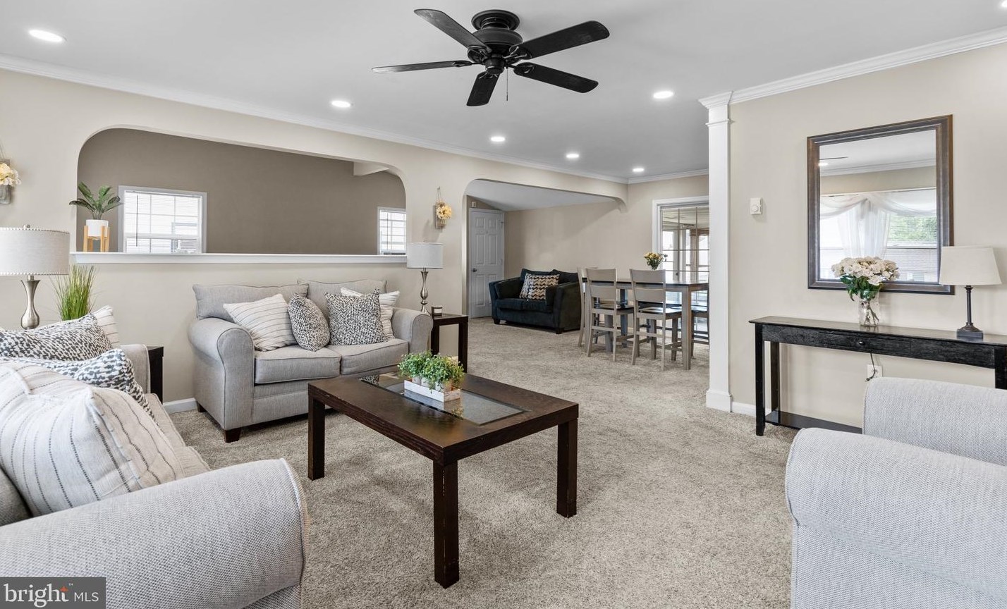 29 Petunia Rd, Levittown, PA 19056