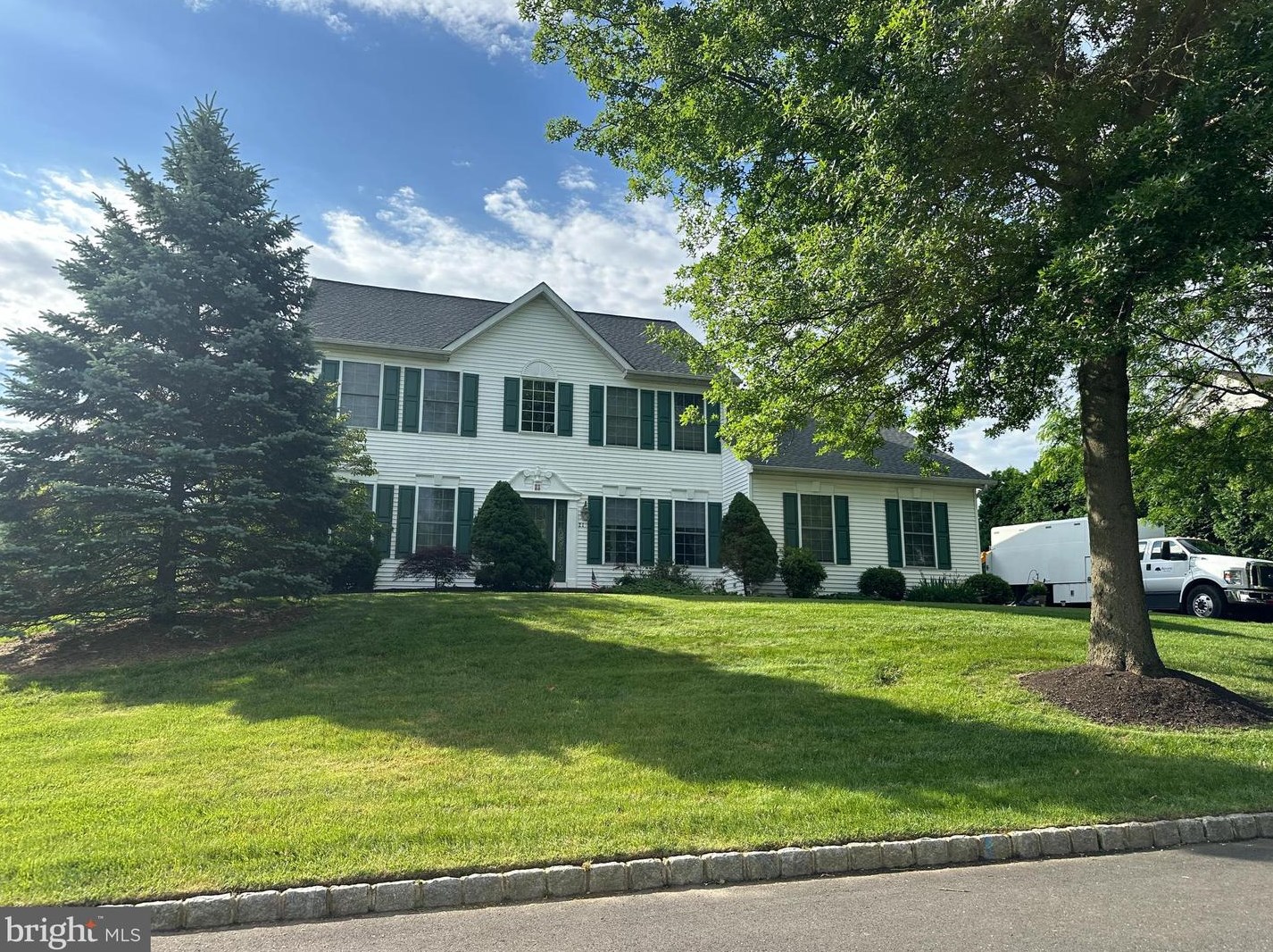 21 Leapson Ln, Gardenville, PA 18901