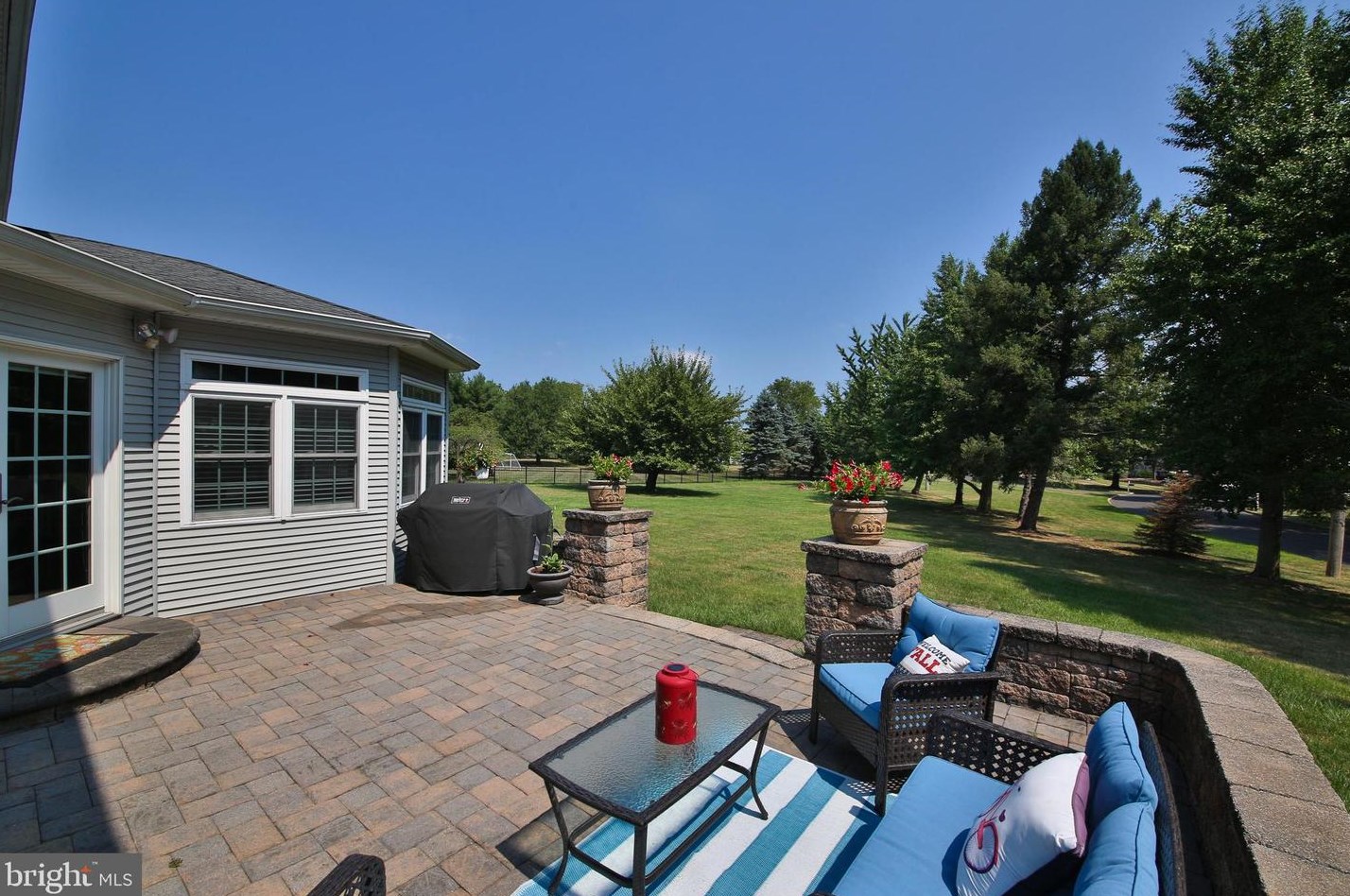 111 Wood Dr, Southampton, PA 18966